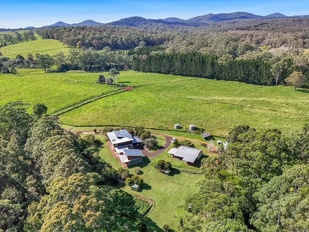 Ravenshoe Where Sustainable Grazing Meets Rural Luxury - 50.65ha of Private Biodynamic Farming & Lifestyle.