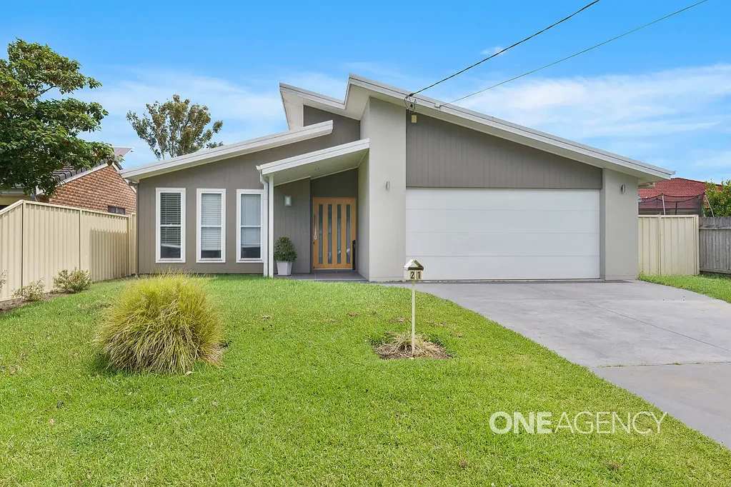 SPACIOUS FAMILY LIVING IN A PEACEFUL SANCTUARY POINT POCKET