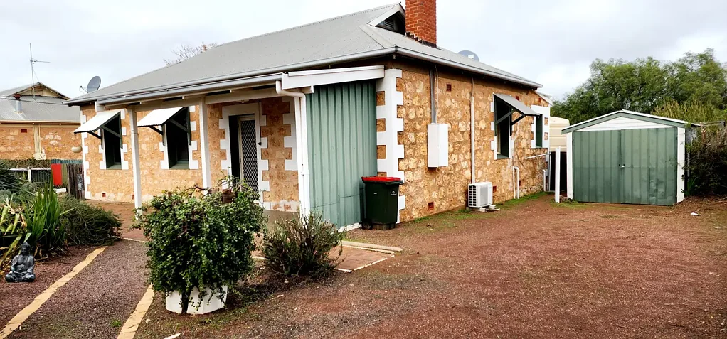 Country Cottage awaits to be called home.