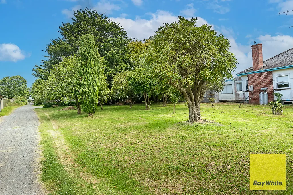 Toora CORNER BLOCK - GREAT LOCATION