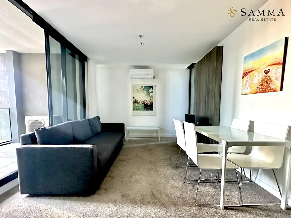 Refreshed 2-bedroom residence with newly laid carpet throughout