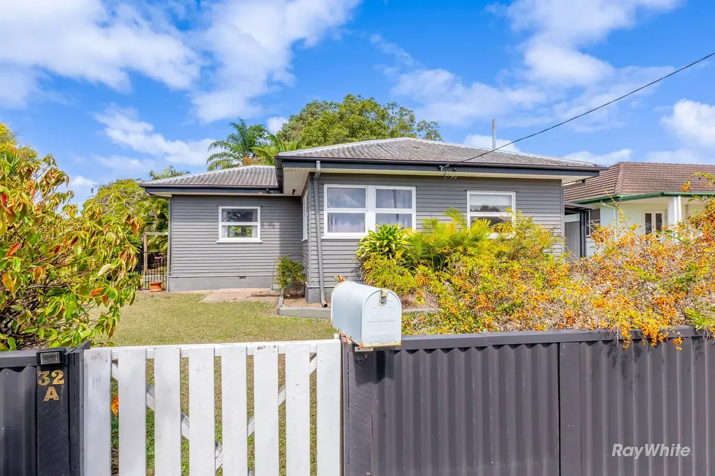 Comfortable 2 Bedroom, 1 Bath Home with Fully Fenced Yard