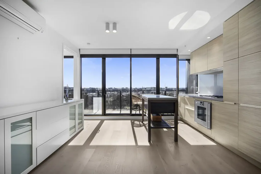 2-bedroom with City Views in Prime South Yarra Location