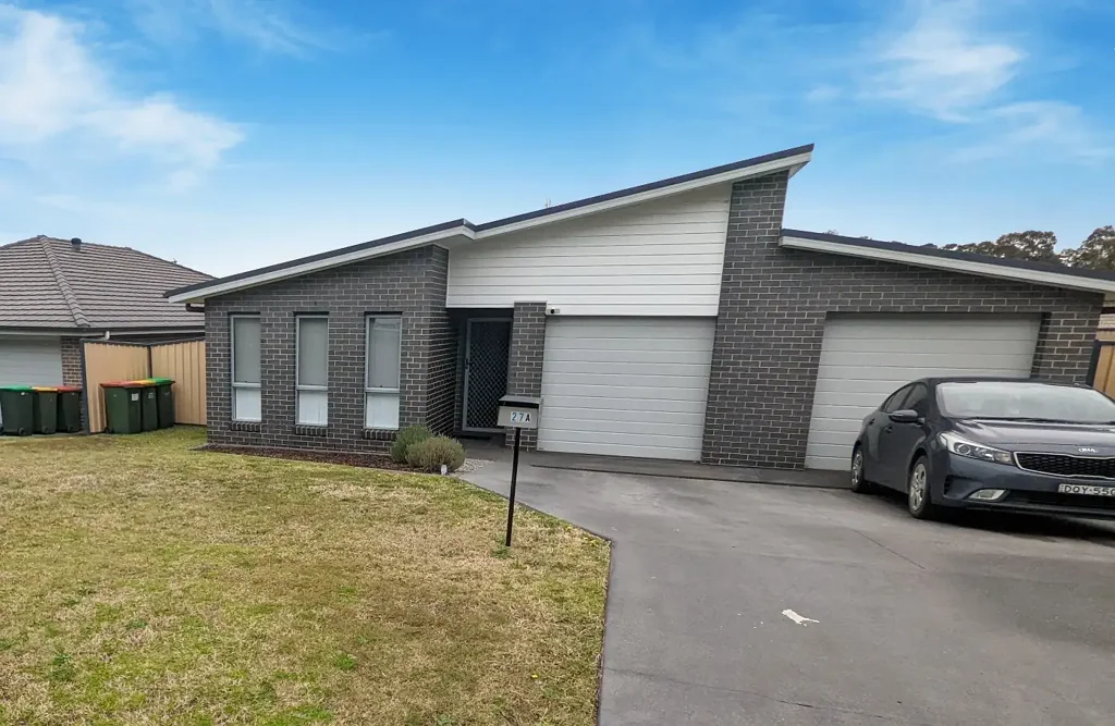 MODERN VILLA LIVING - WATER INCLUDED