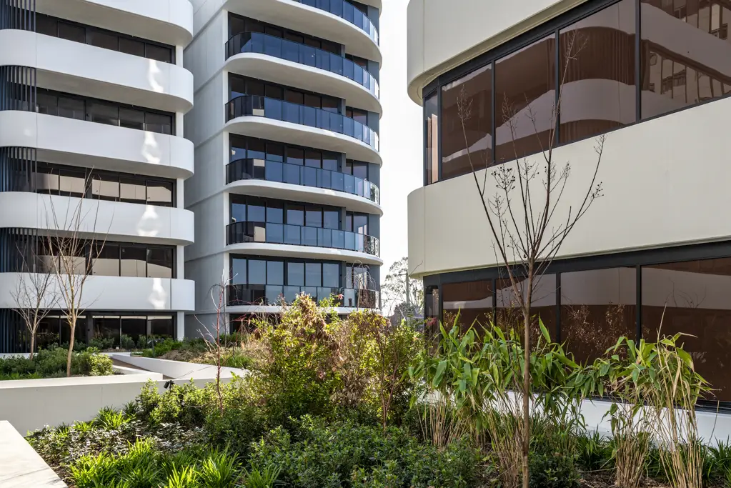 Hurstville 3房 卓越地段 融合自然设计 繁华商圈 活力社区 多样住宅 花园环境 梦幻生活体验 A NEW PRECINCT: RECENTLY COMPLETED APARTMENTS IN HURSTVILLE