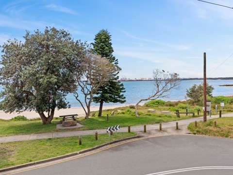 Unique Apartment With Bay Views
