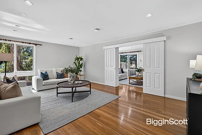 Glen Waverley 4कमरा POOLSIDE PARADISE WITH PANORAMIC DANDENONG RANGES VIEWS!