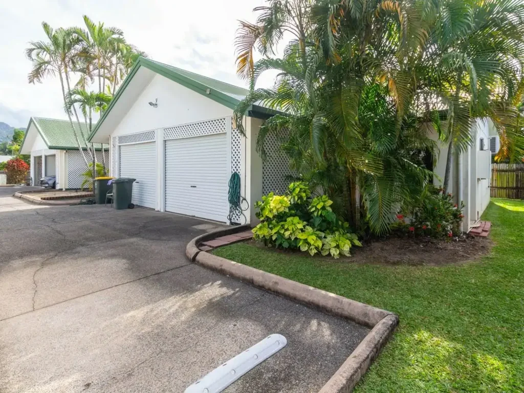 CHARMING UNIT IN MOOROOBOOL!!!