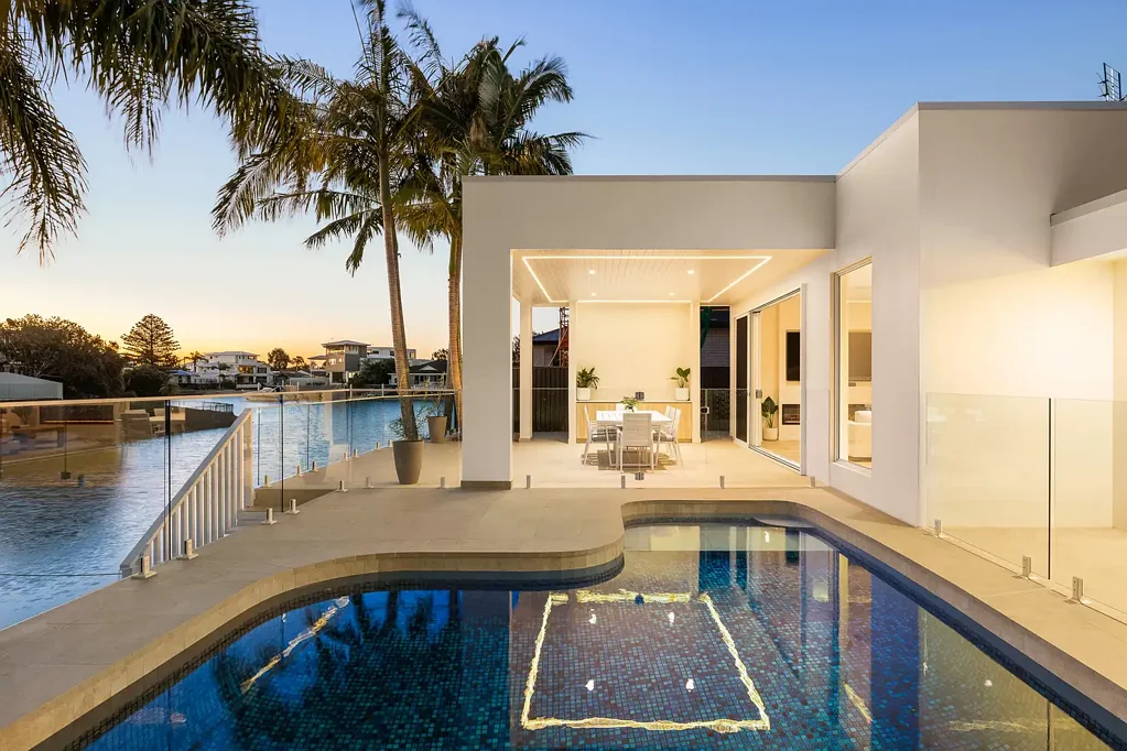 Broadbeach Waters 4chambre Auction On Site, Thursday 27 August at 10am