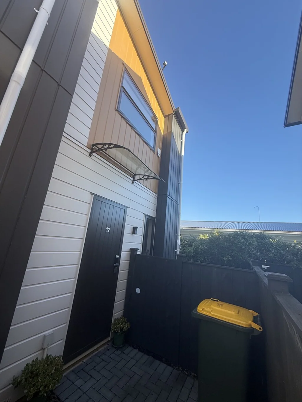 Modern 2-Bedroom Home  1 Bathroom + Guest Toilet  Low-Maintenance Living  Convenient Henderson