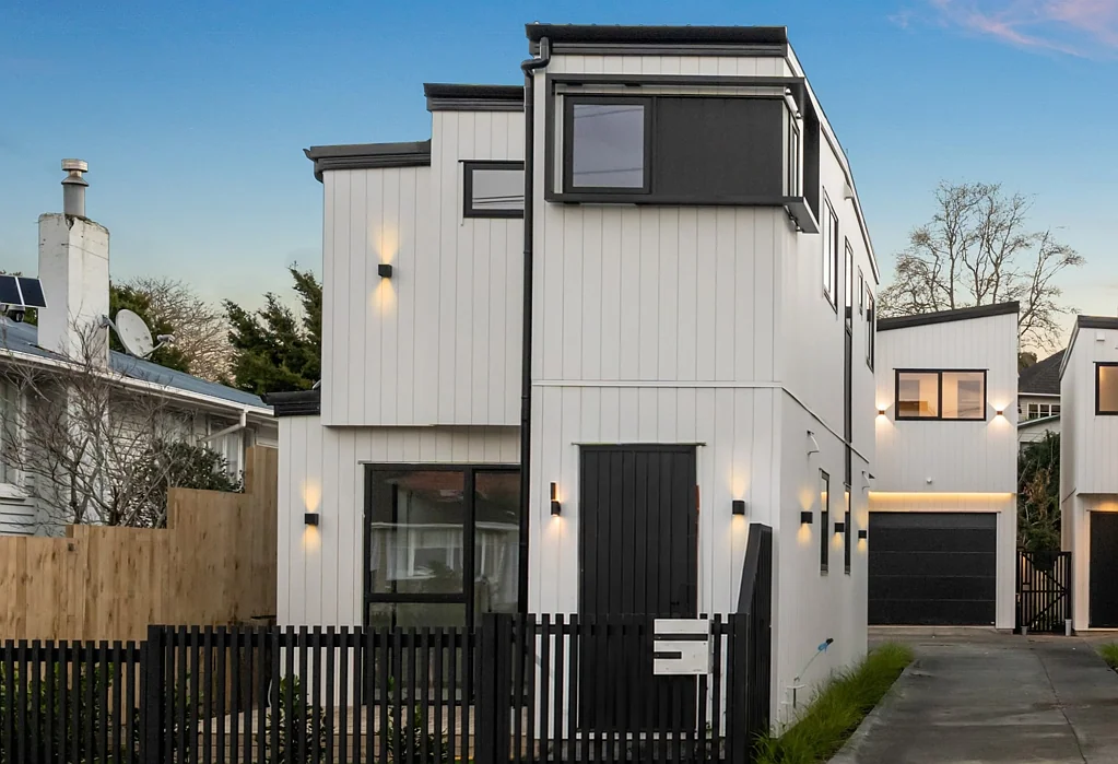 Glen Innes 3ਬੈੱਡਰੂਮ Designer living without the premium price