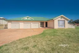 2 JUNEE LINK, Nowra