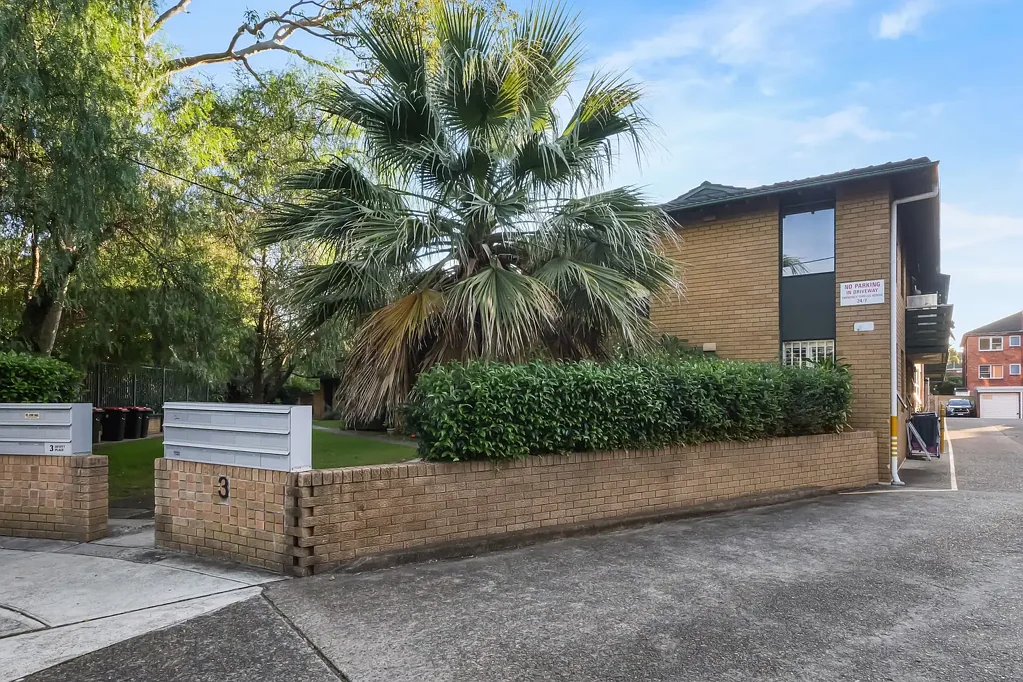 Hillsdale 3Zimmer Modern Ground-Floor Retreat in a Prime Cul-de-Sac Location