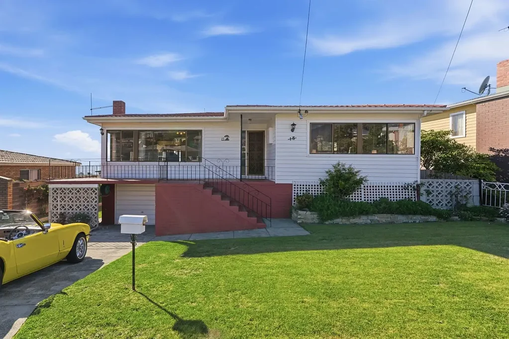 Montrose 3房  Timeless Mid-Century Charm with Water Views
