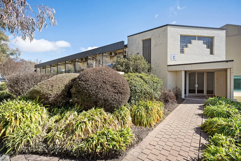 Griffith An Incredible Entry-Level or Investment Opportunity!