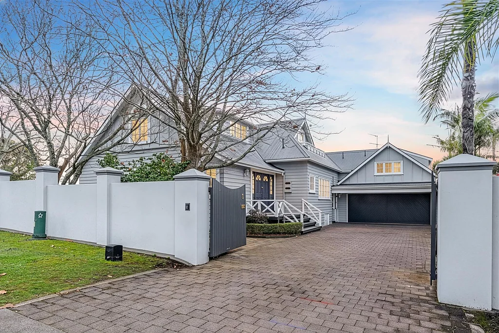 Takapuna 5બેડરૂમ Charm, Scale and Character On The Golden Mile
