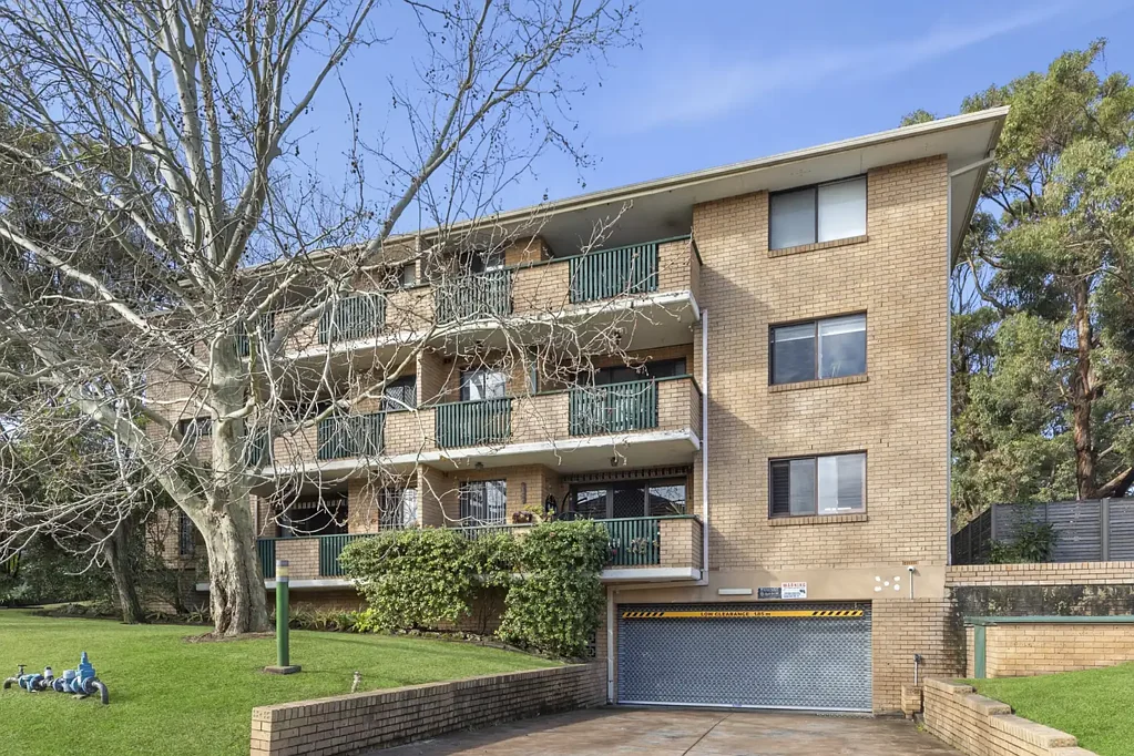 Cronulla 3 Bedroom North facing 3 bedroom apartment moments from Cronulla mall.