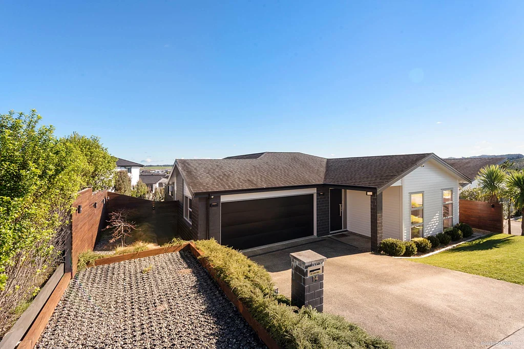 Millwater 5Moenga Spacious 5 Bed Family Home in Millwater