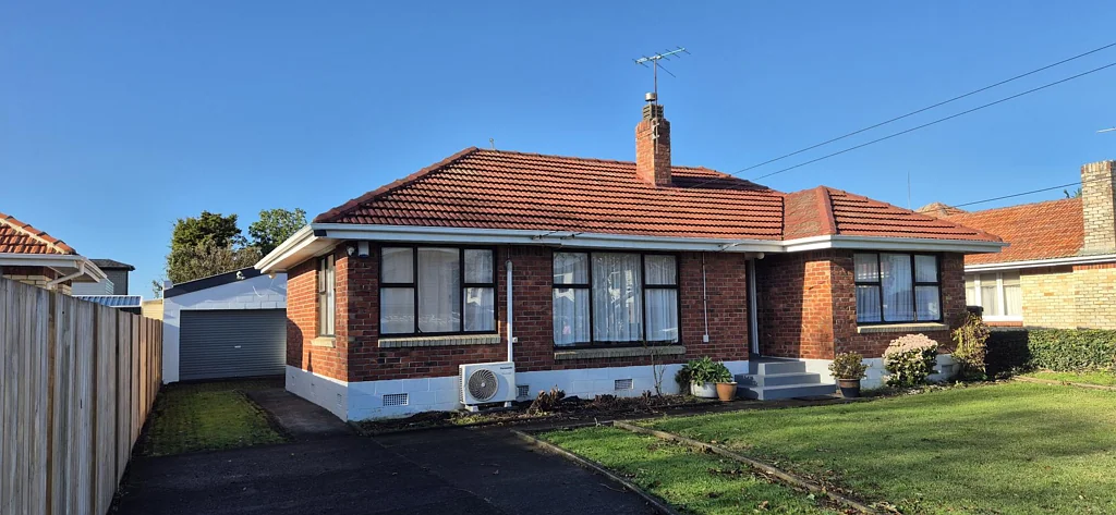 Brilliant Location - Convenient Family Living