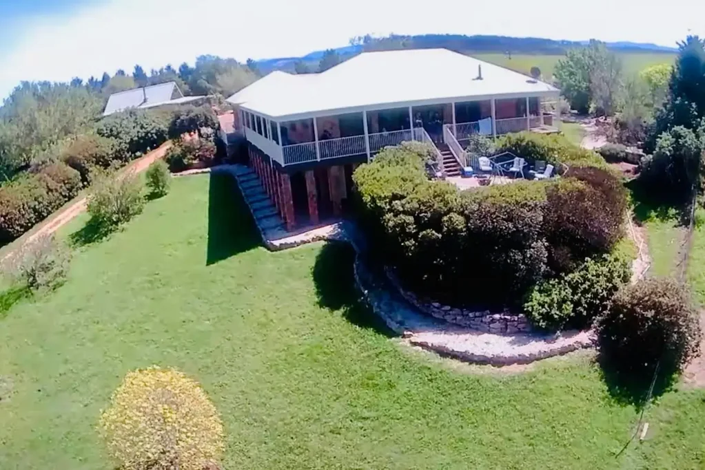 Charming Country-Style Fully furnished acreage Property for Rent – Two Homes on One property in Little Hartley