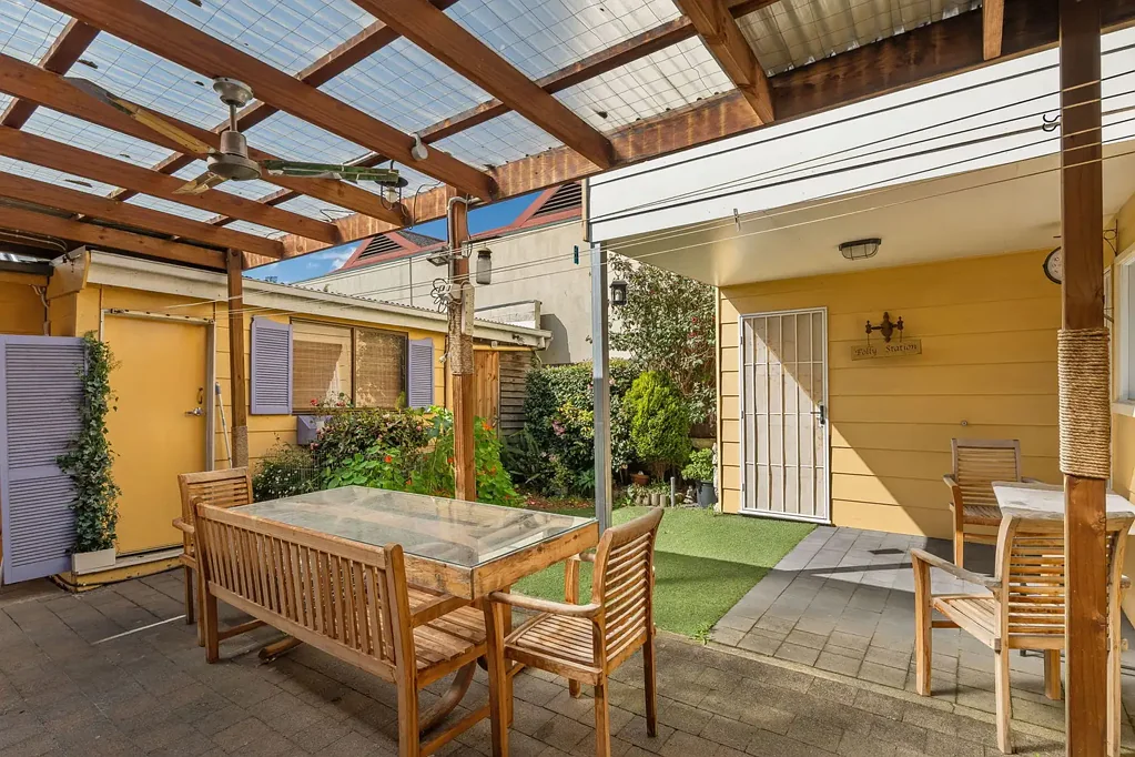 Invermay 3બેડરૂમ Character Home with Studio and Courtyard Appeal