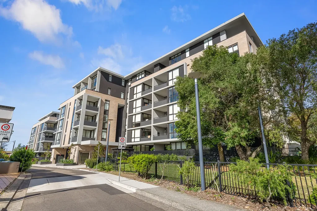 Engadine 2房 最新开发项目 中心地带位置 2233区综合楼 Caesarstone案板 Smeg家电 宽敞卧室 镜面衣柜 独立浴缸 中央空调 地下停车场 公共烧烤区 ULTIMATE ADAPTABLE LUXURY