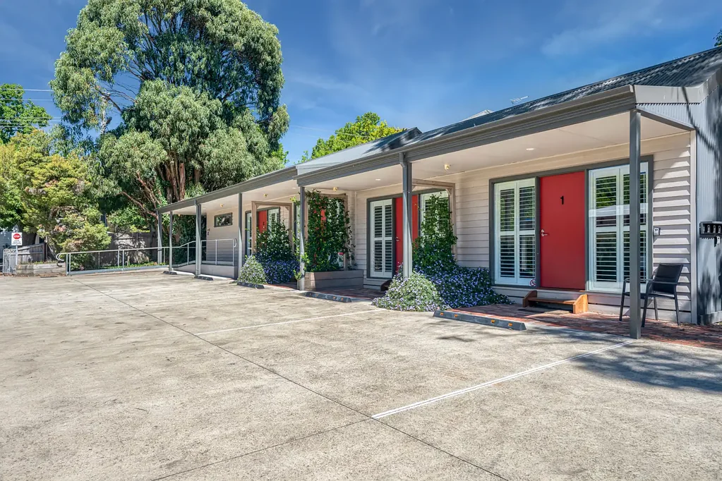 Woodend 8 Slaapkamer Live, Earn and Enjoy in the Heart of Woodend