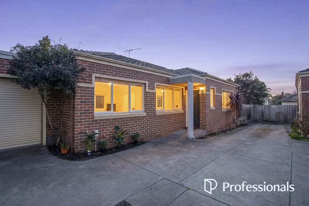 Ormond 3房 学区内罕见的双起居空间 Rare Dual Living Spaces in the School Zone