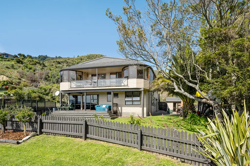Waikawa 11部屋 Rare business opportunity with views and potential