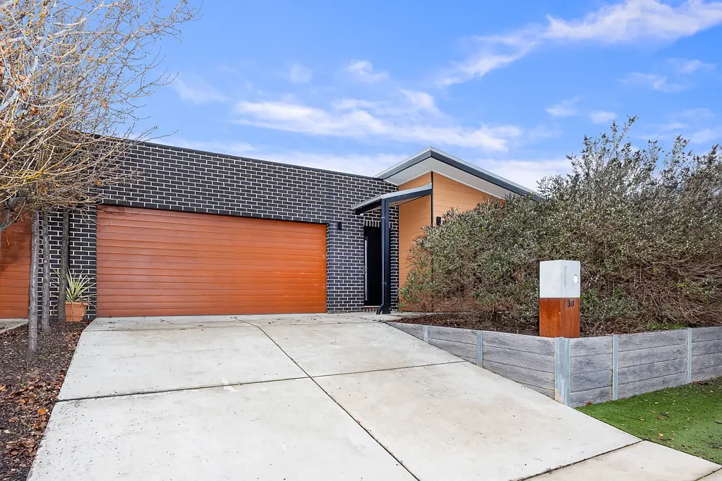30 Yenda Avenue, Gobbagombalin, NSW 2650
