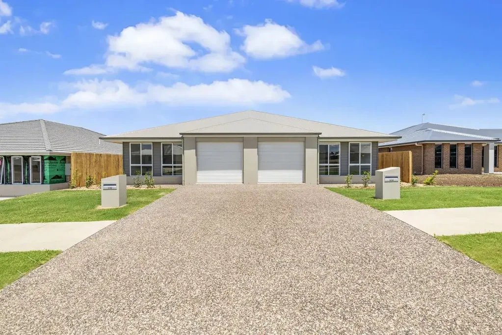 Glenvale 6房 双重收入 - 两套联排别墅 - 每周租金收入 $925！ Dual income - Two duplexes - Returning $925 per week!
