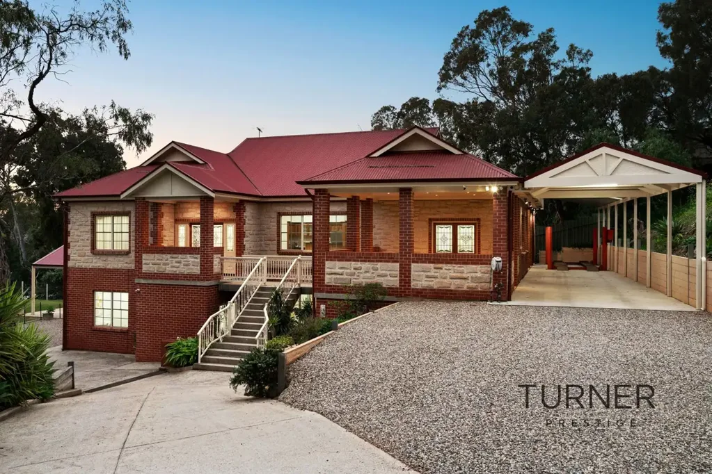 Athelstone 6Habitaciones Two Homes in One – A Rare Opportunity beside The National Park!