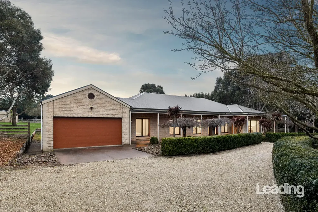 Romsey 5कमरा LUXURY FAMILY LIVING WITH RESORT-STYLE APPEAL!