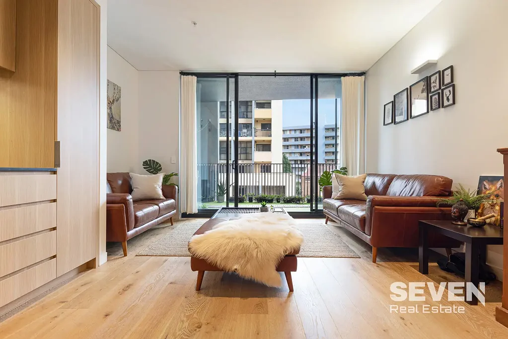 Stunning Executive Apartment in Prime Location (Furnished)