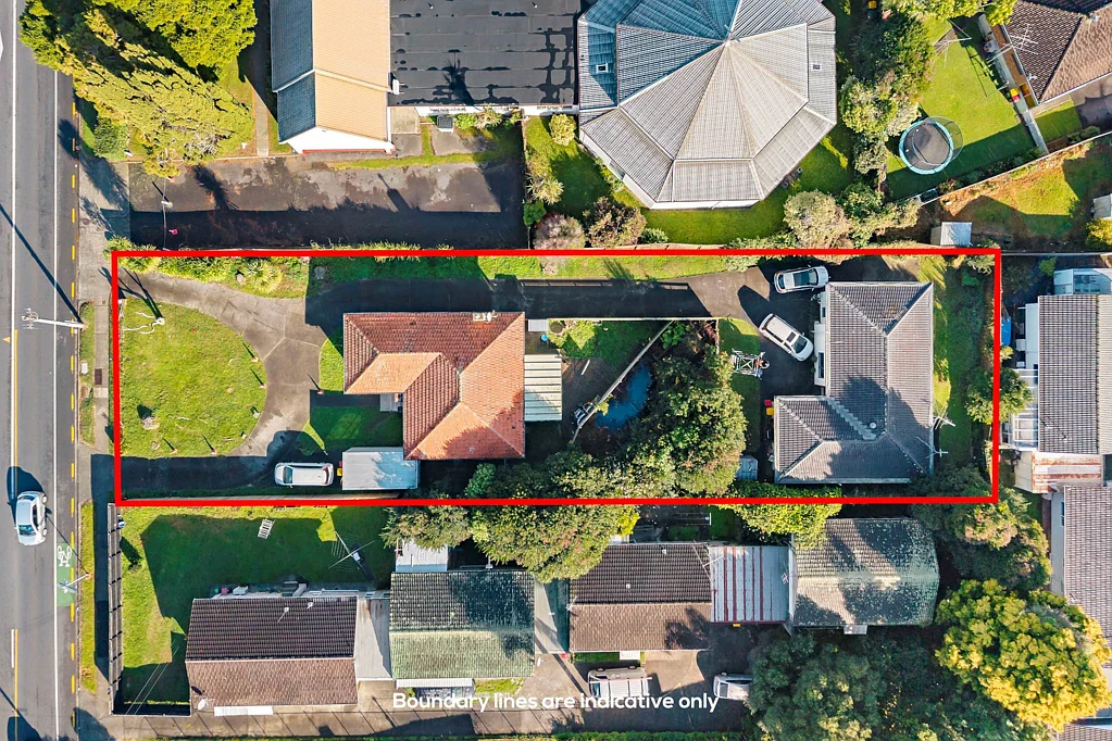 Manurewa 6房 双产权+双租金！1348m²平坦大地+THAB分区， 执掌开发未来！ THAB Development! 1348m2 with 2 Titles!