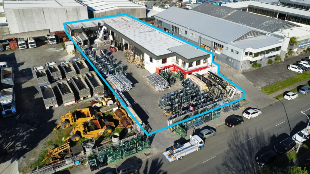 East Tamaki  Warehouse & Fully Fenced Yard