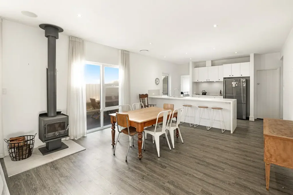 Spencer Park 4 Bedroom LIGHT BRIGHT … AND ALL THINGS WHITE