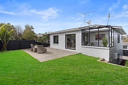121 Rosario Crescent, Red Beach