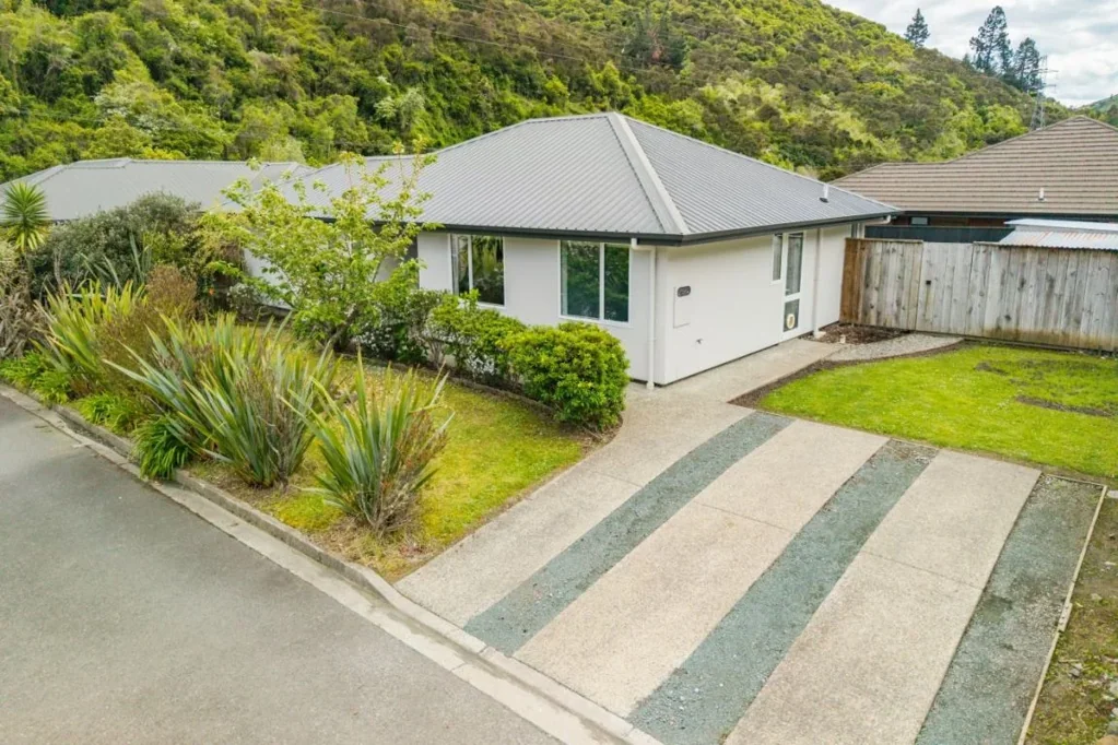 The Brook 3 Bedroom Modern Living, Sunny and Comfortable!