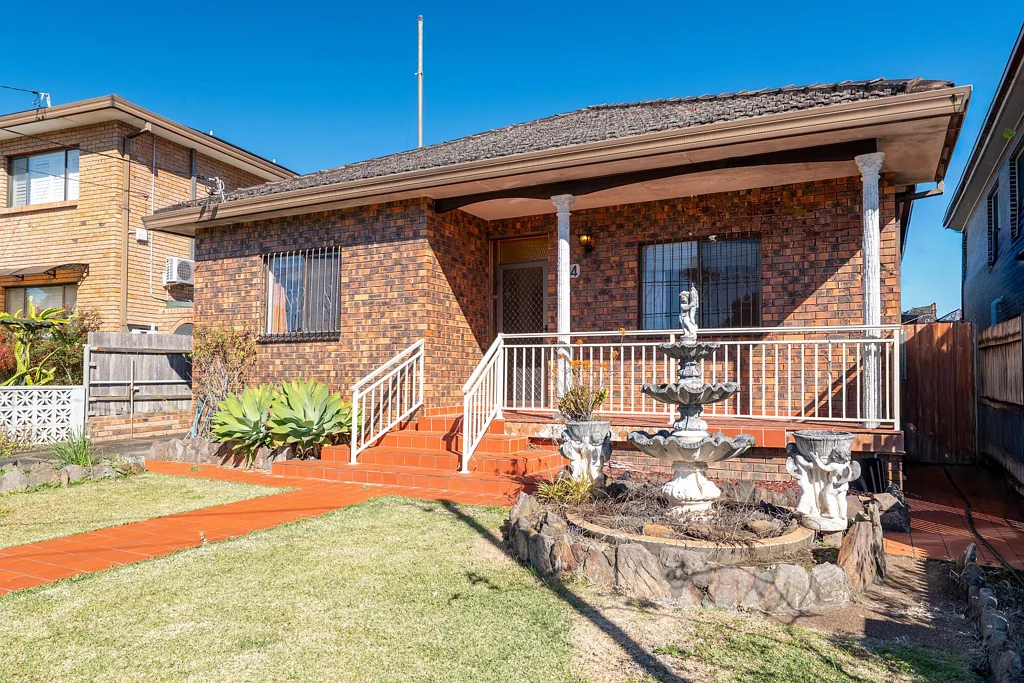 Concord 4房 Concord 中心宽敞朝北的 596.1 平方米四卧室家庭住宅 Large North-Facing 596.1sqm 4 Bedroom Family Home in the Heart of Concord