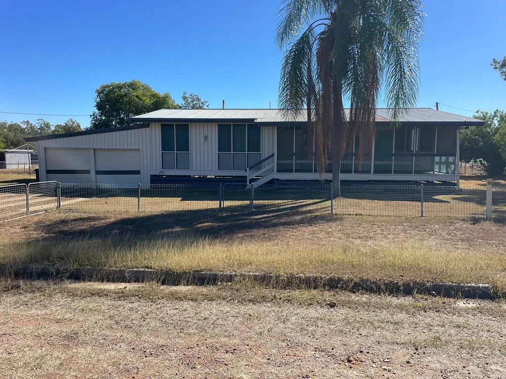 15 HUTTON STREET, Taroom, QLD 4420