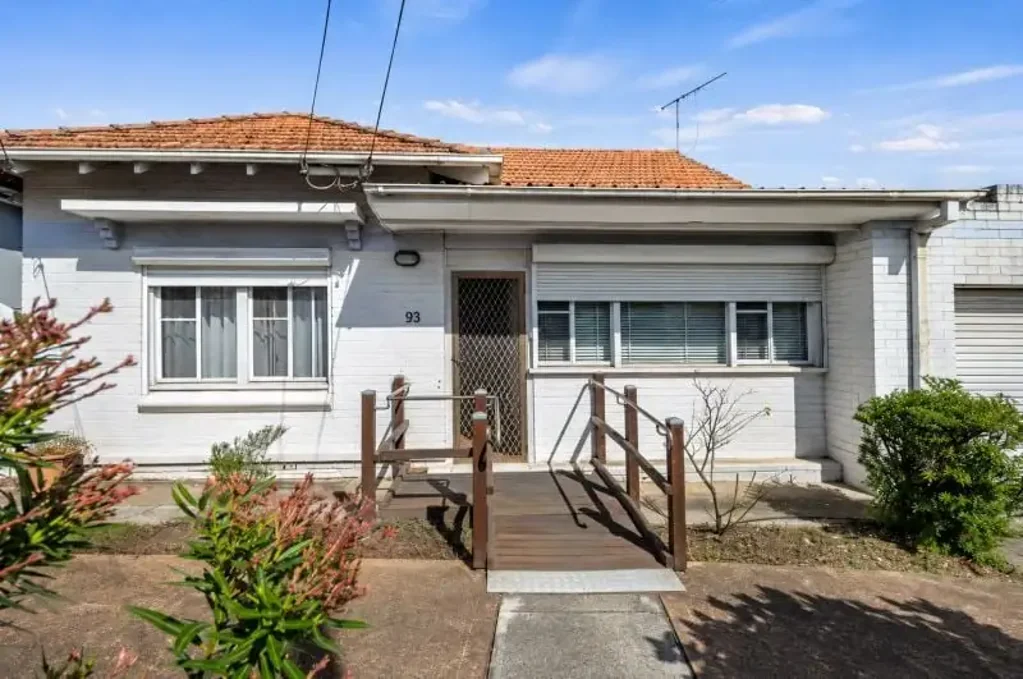 $880 Weekly - 93 Kingsgrove Road Belmore NSW 2192