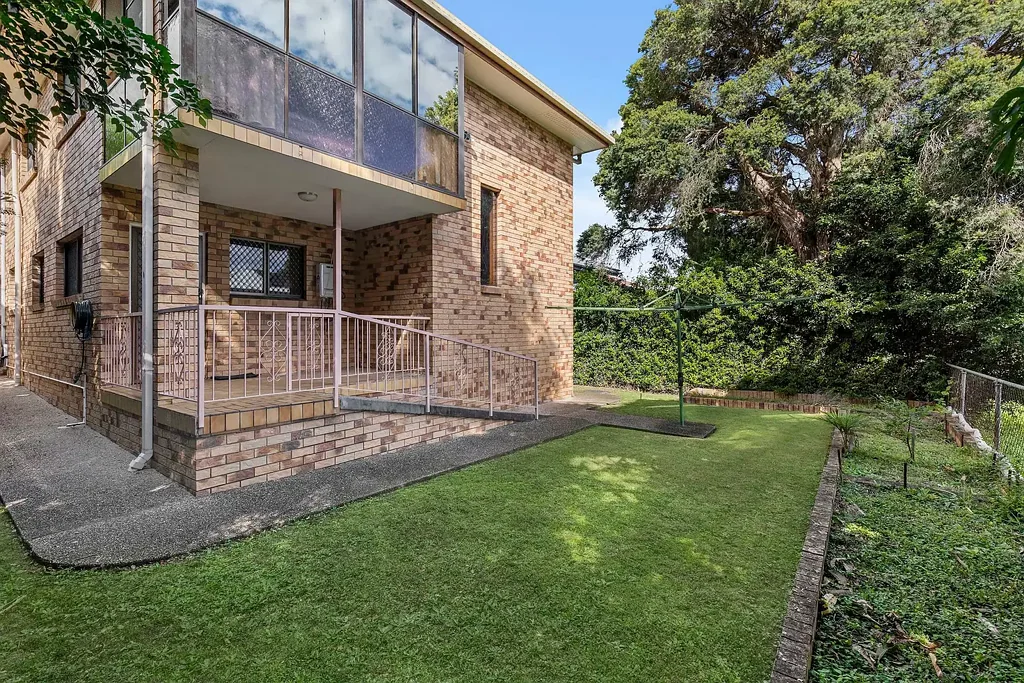 Stafford 4房  Charming Family Home with Dual Living Potential!