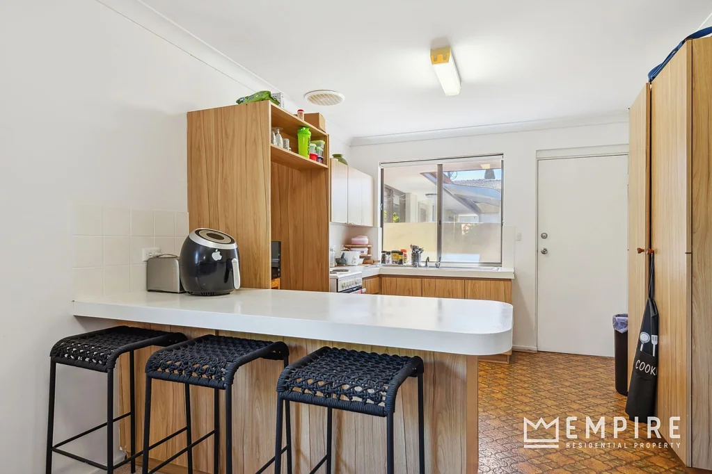 2/5 Kitchener Road, Melville, WA 6156