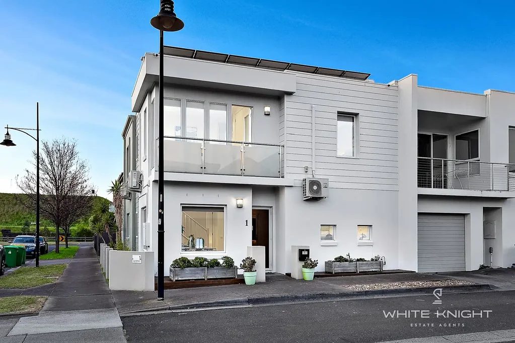Maribyrnong 4Habitaciones White Knight Estate Agents presents ' Perfect Lifestyle Home ' in Edgewater Maribyrnong