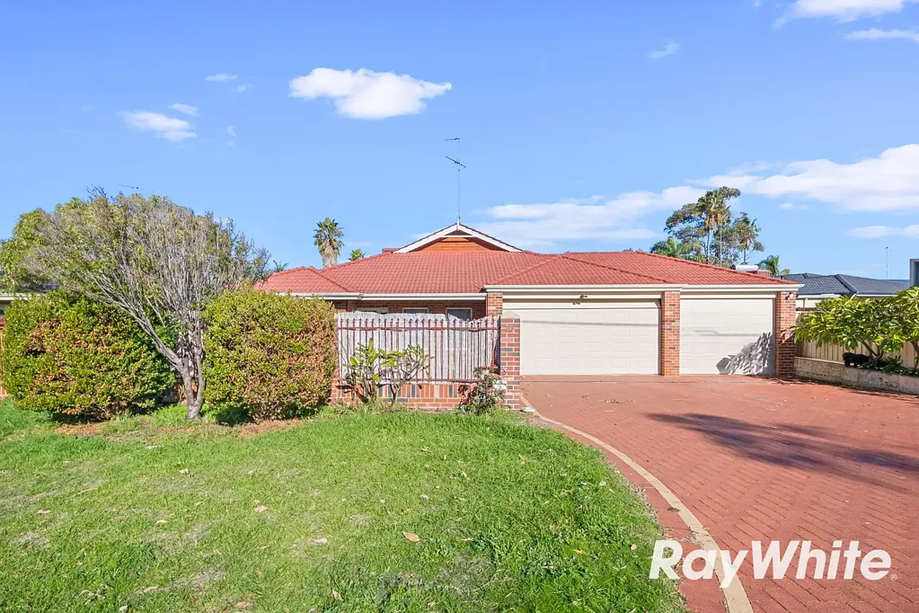 Wannanup 4房  Spacious Family Living with Triple Garage in Prime Wannanup