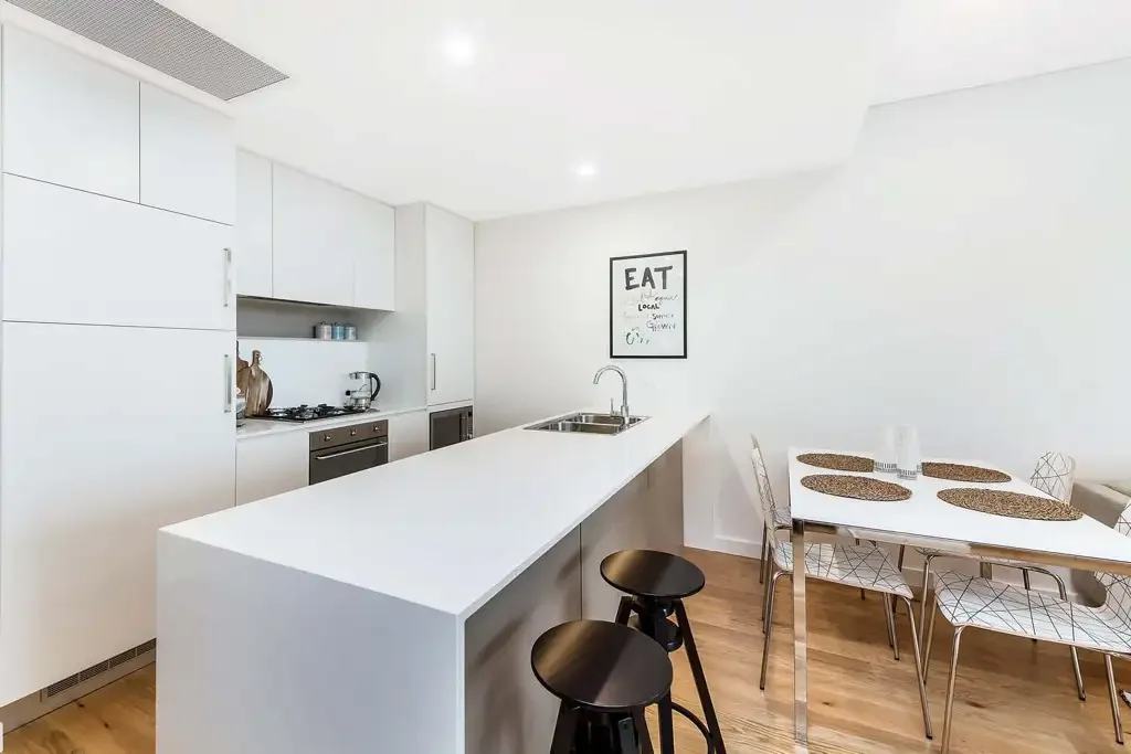 Cozy 2 Bed with Kitchen Island and Parking