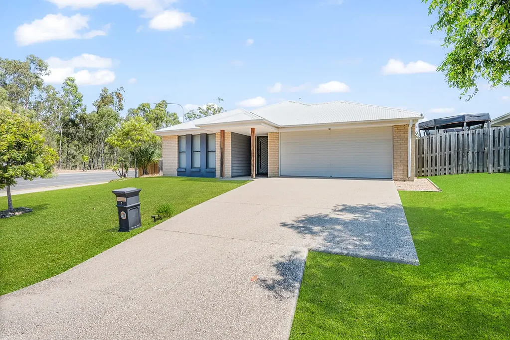 APPLICATION APPROVED:: MODERN 4 BEDROOM RESIDENCE