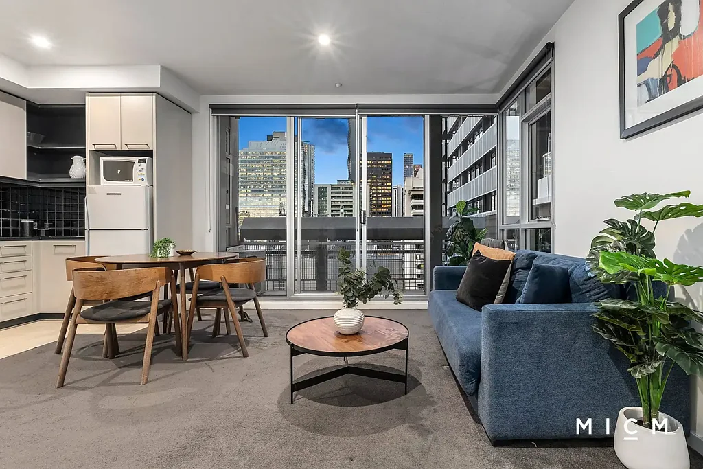 Melbourne 1chambre North-Facing Corner Entertainer with Paris-End Perfection
