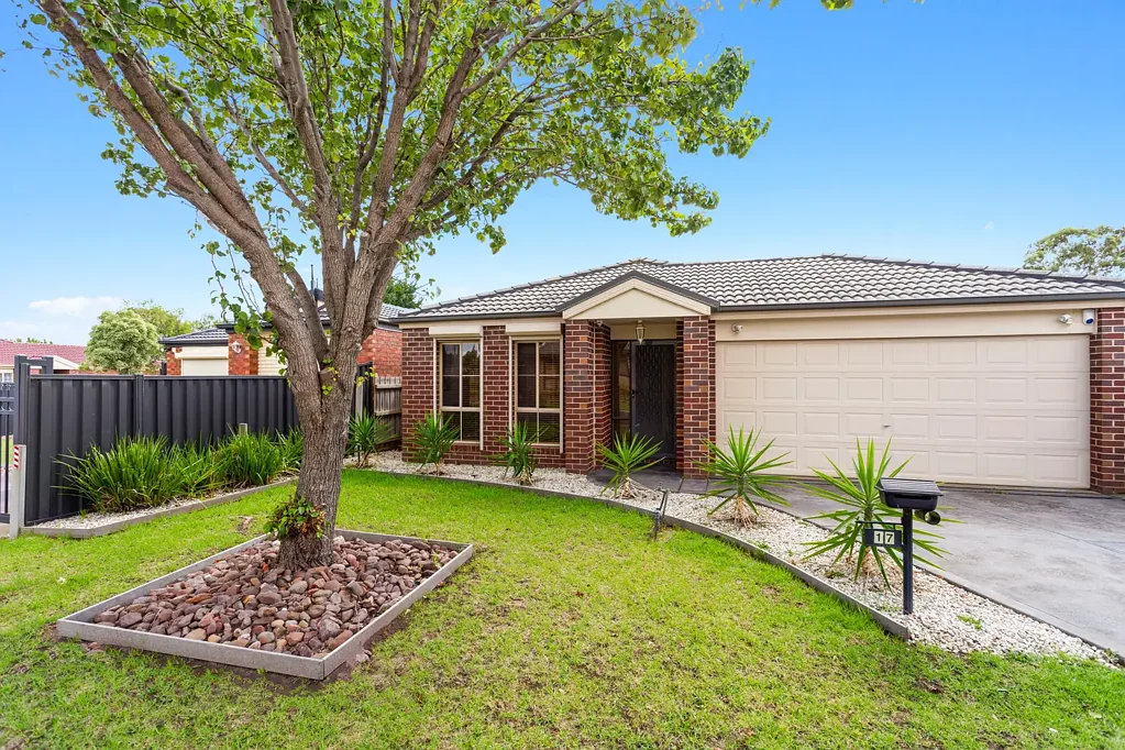 17 Glenora Way, Hampton Park, VIC 3976